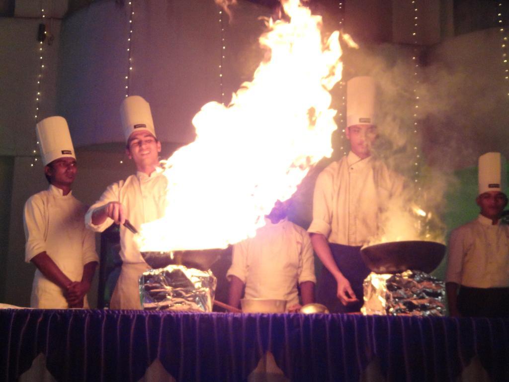 Meuse Jupiter Business And Luxury Hotel Nashik Esterno foto